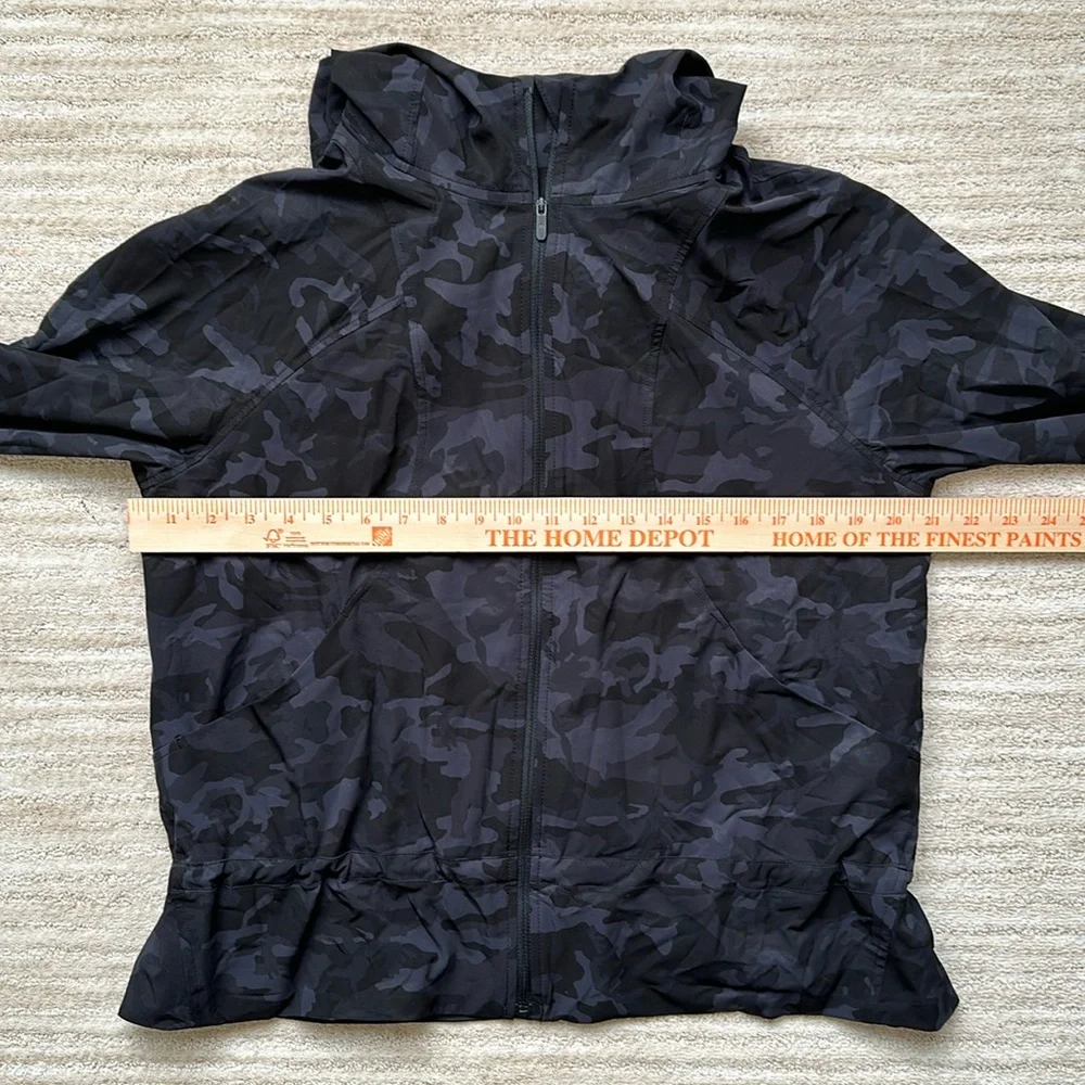 Like New: Lululemon Pack It Up Hooded Jacket Incognito Camo Multi Grey Size 10